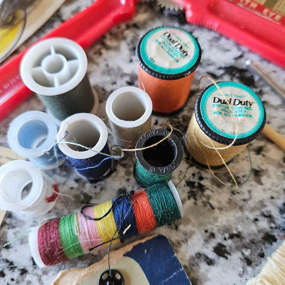 Dritz Traum Vintage Sewing Notions Lot Snaps Needles Chalk Thread Tracing Wheel